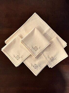 Vintage Italian Embroidered Cloth Napkins Set of 12 UNUSED